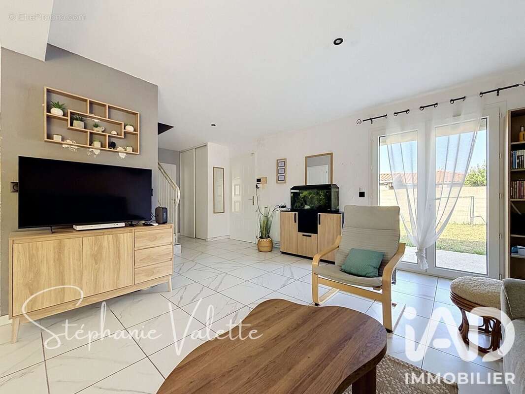 Maison 121 m² à Mours-Saint-Eusebe  - photo 4