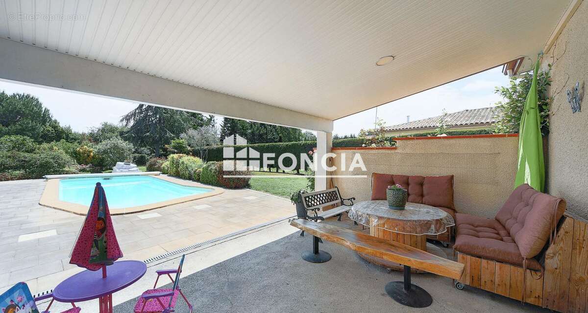 Proche MONTAUBAN, maison individuelle de plain pied avec double garage/atelier, terrasse, piscine et terrain - photo 2