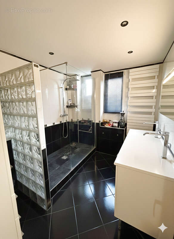 À vendre   Spacieux F4 avec balcon, cave et place de parking   Montmorency - photo 8
