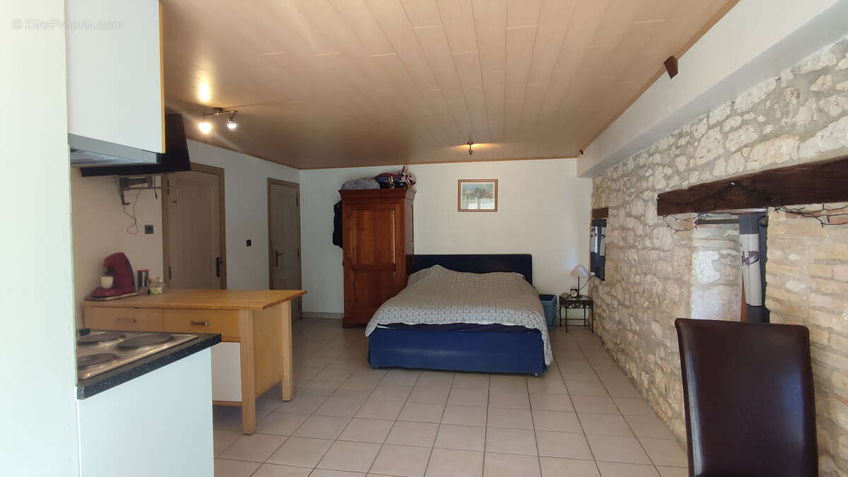 Maison à MONTAIGU-DE-QUERCY
