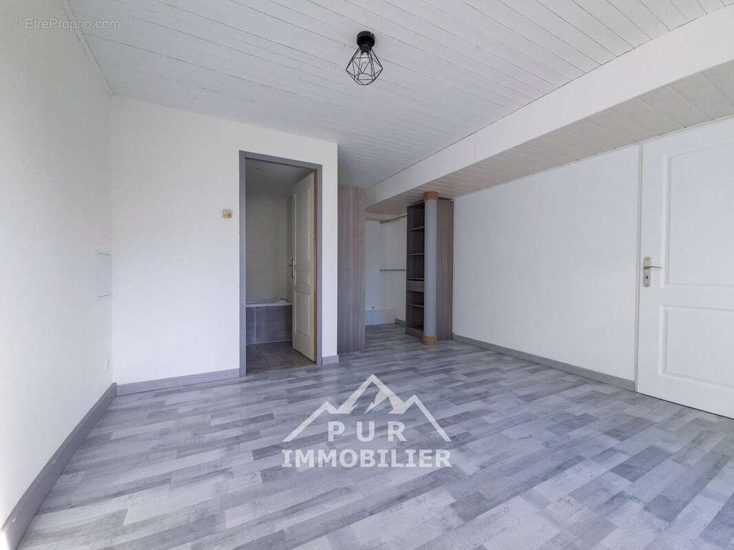 Appartement à CONTAMINE-SUR-ARVE