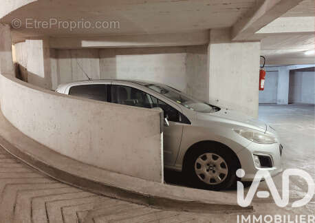 Photo 2 - Parking à PARIS-7E
