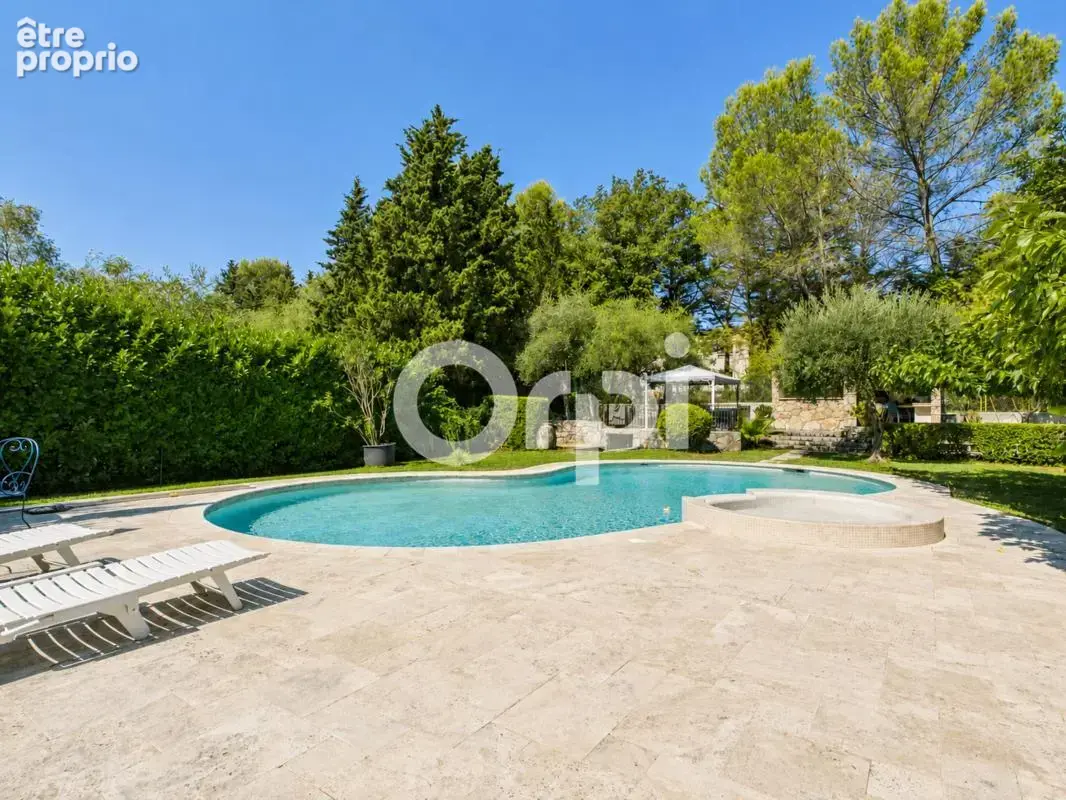 Double garage - hyper calme - grand terrain plat - piscine - pool house - photo 6