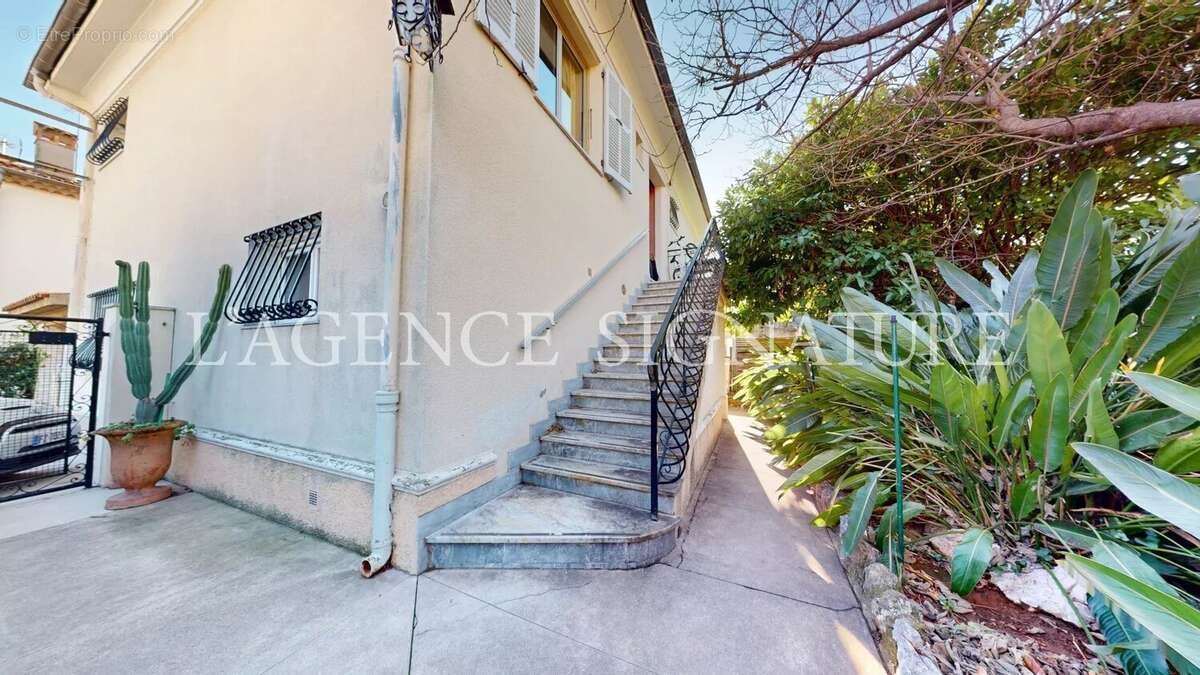 Maison à SAINT-LAURENT-DU-VAR