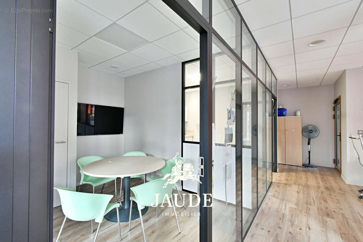 Local commercial ou Bureaux - 95m2 Quartier REGENSBURG -SALINS à Clermont Ferrand - photo 6