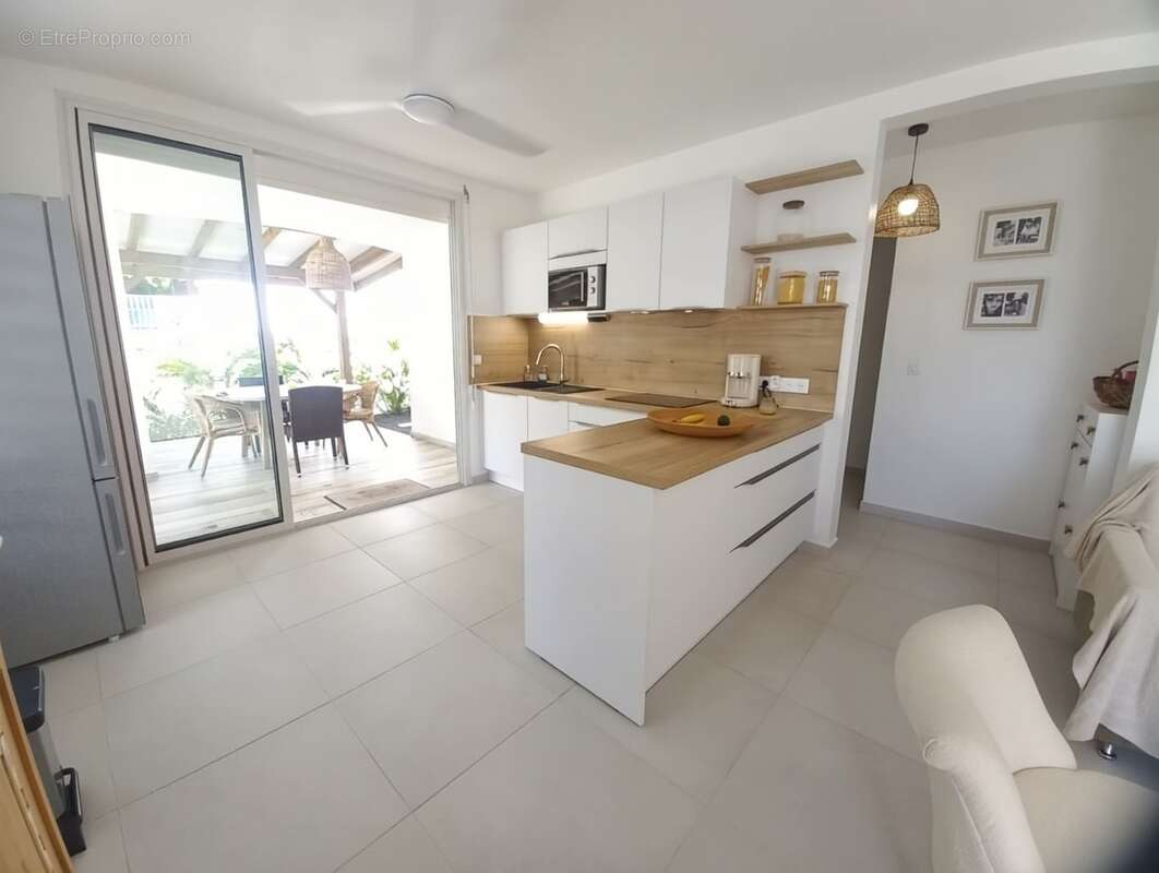 Villa premium T3 & son T2 à vendre à SAINTE ANNE Bourg (971) Guadeloupe - - photo 10