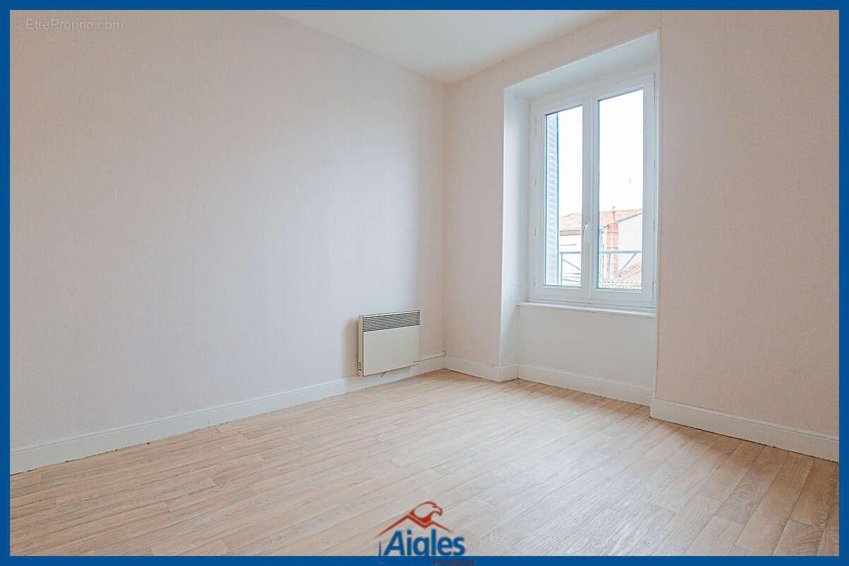 Appartement à SAINT-GERMAIN-LEMBRON