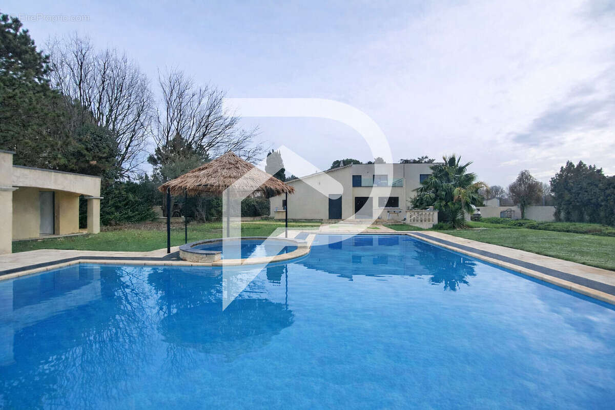 Maison à MONTELIMAR