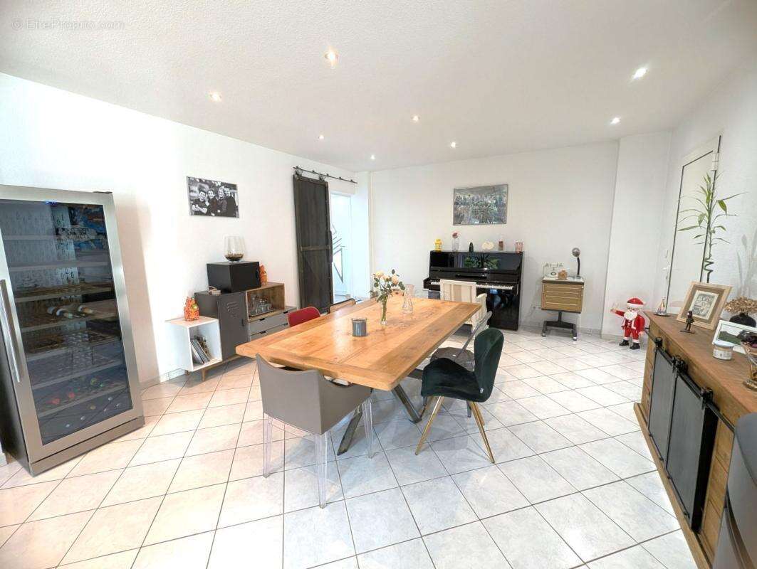 Maison 200 m² à Riorges  - photo 3