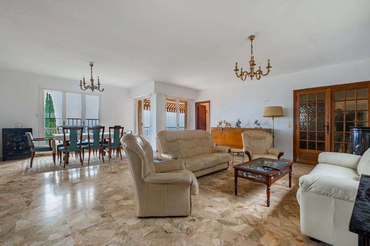 Maison à SAINT-LAURENT-DU-VAR