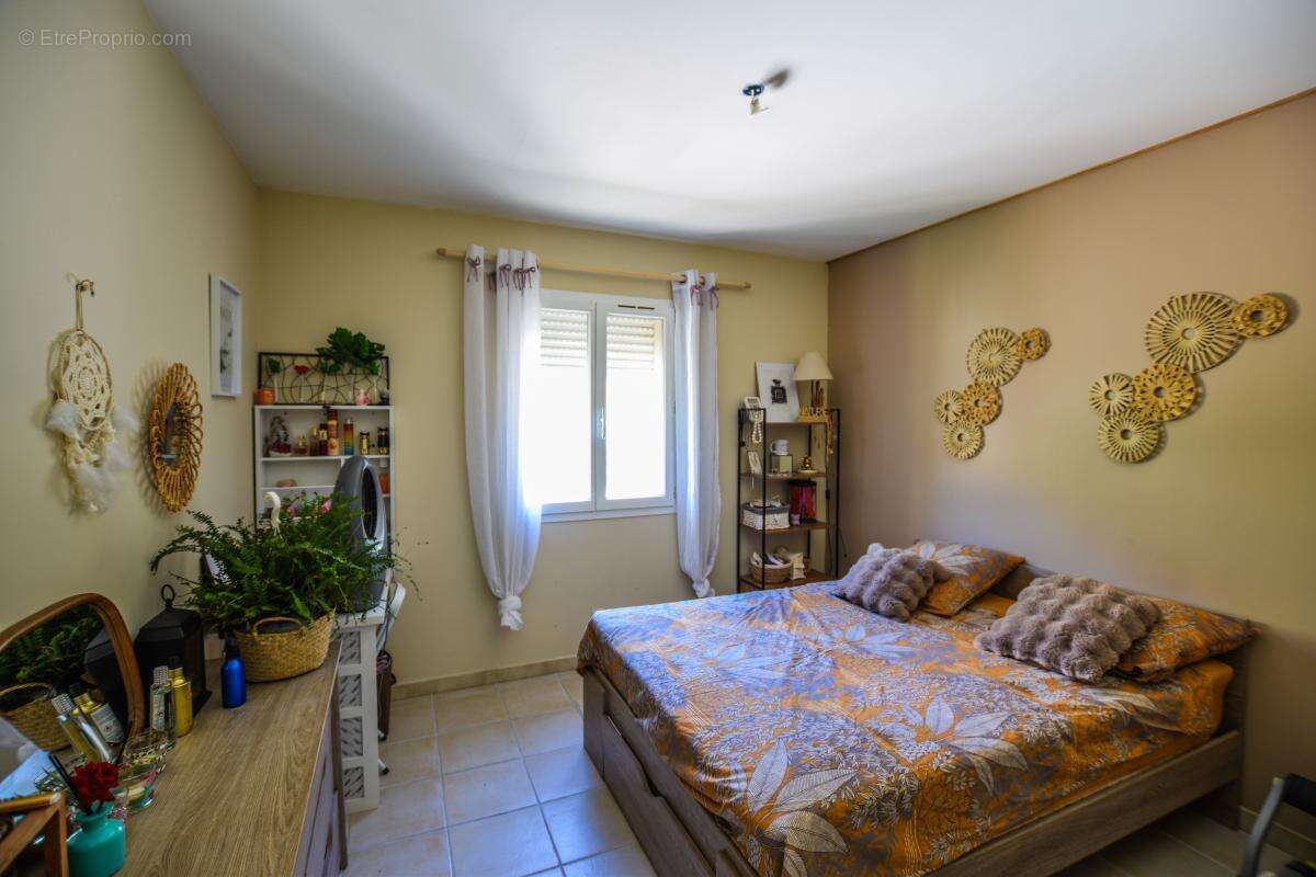 Maison à Vendre à Rochefort du Gard, 5 chambres, piscine - photo 10