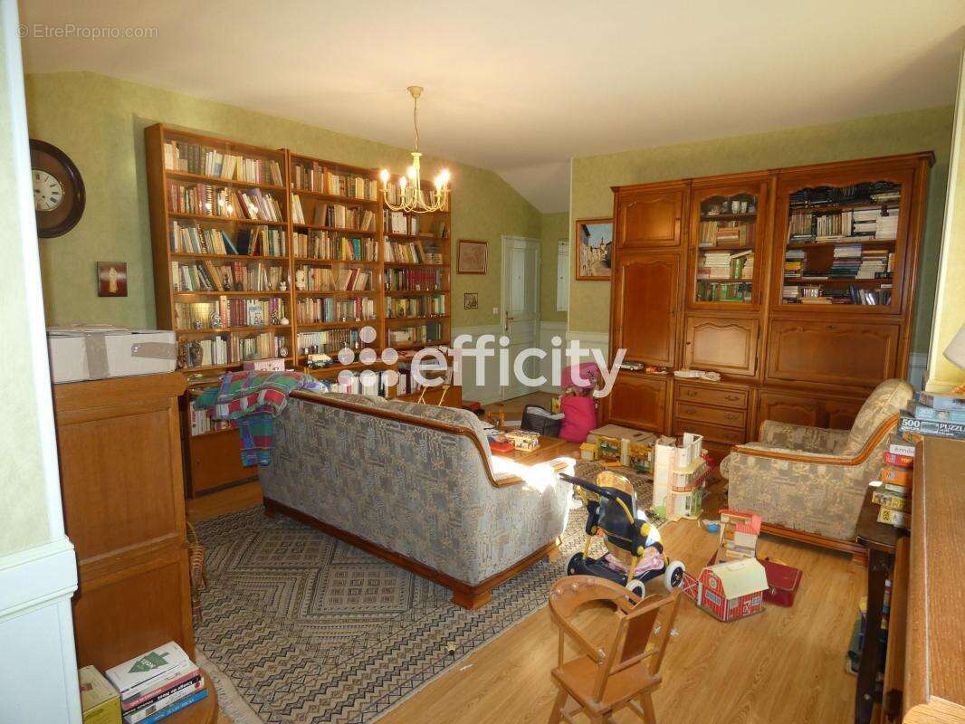 Maison 307 m² à Charroux  - photo 12
