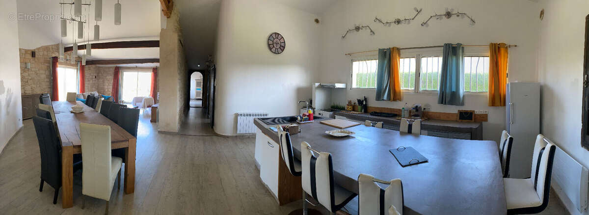 Maison à CAMIAC-ET-SAINT-DENIS