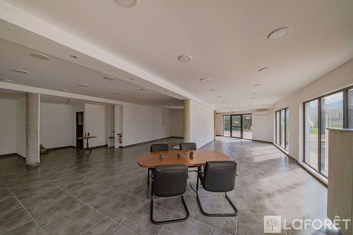 Commerce à SAN-NICOLAO