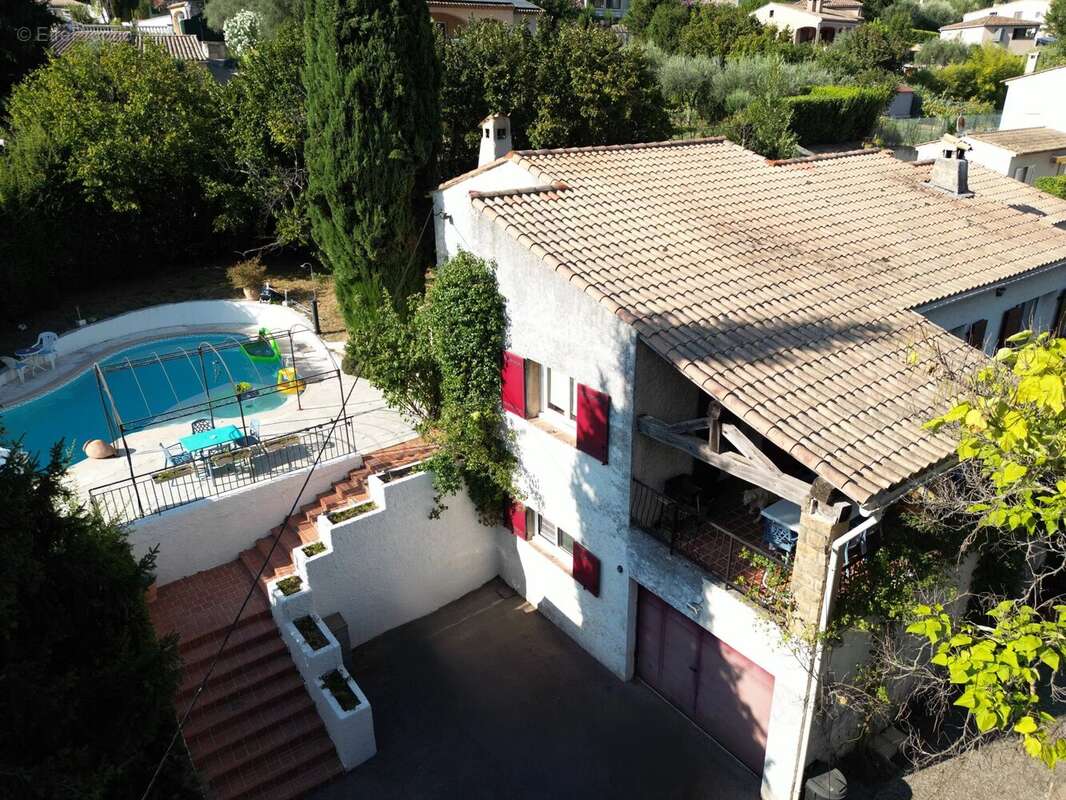 Propriété familiale composée de 2 logements – Terrain – Piscine – Tourrette-Levens - photo 35