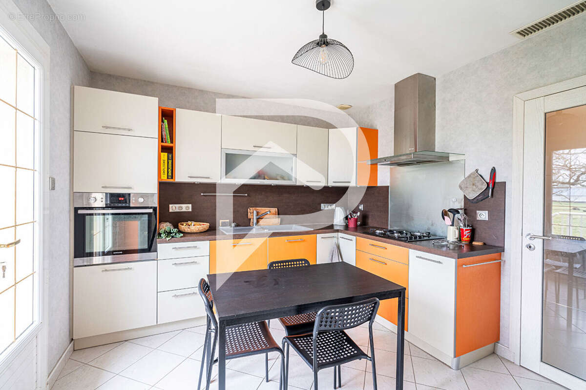 Maison à LA CHAPELLE-SAINT-MESMIN