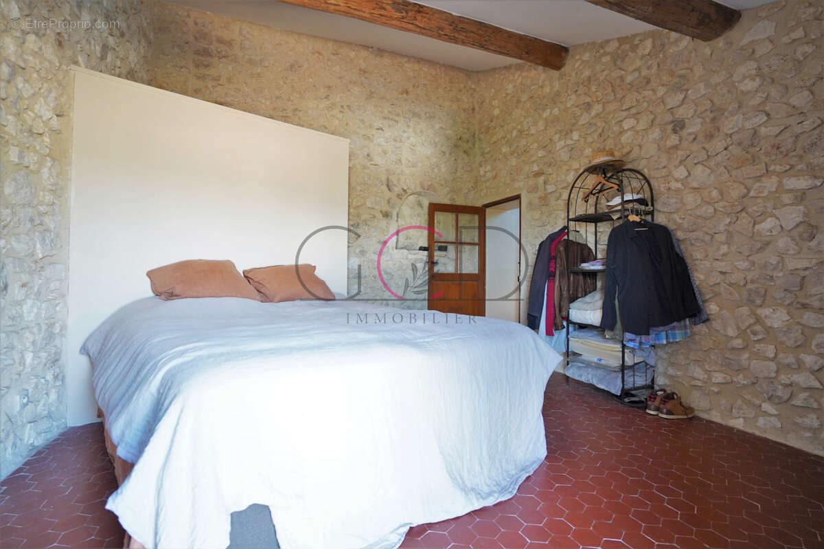Maison à VENTABREN