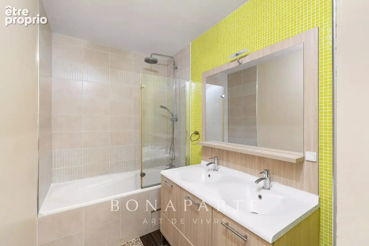 SEVRES - Appartement de 69 m² avec parking dans une résidence rénovée - photo 9