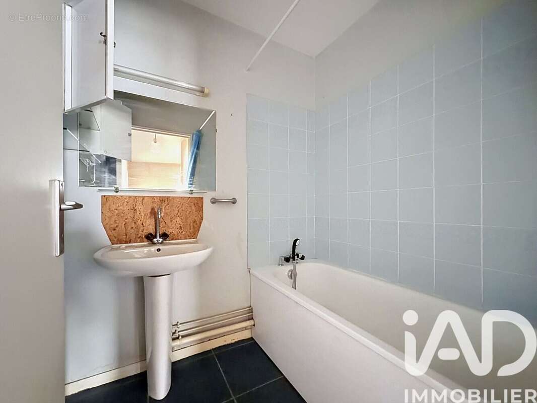 Photo 9 - Appartement à COURBEVOIE