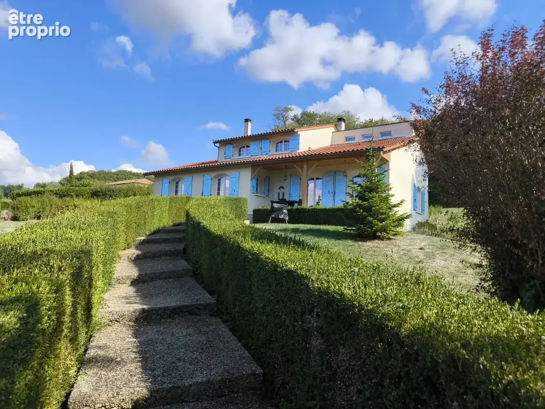 Maison contemporaine (5 chambres et un bureau), sous sol complet et terrain de 6897 m2, dans le village de Mon - photo 1