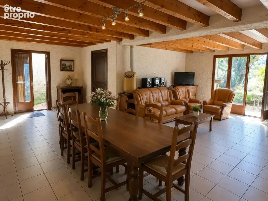 Maison à vendre T5 d’environ 150 m² avec jardin sur Toulon Ouest quartier des Routes/Valbertrand - photo 3