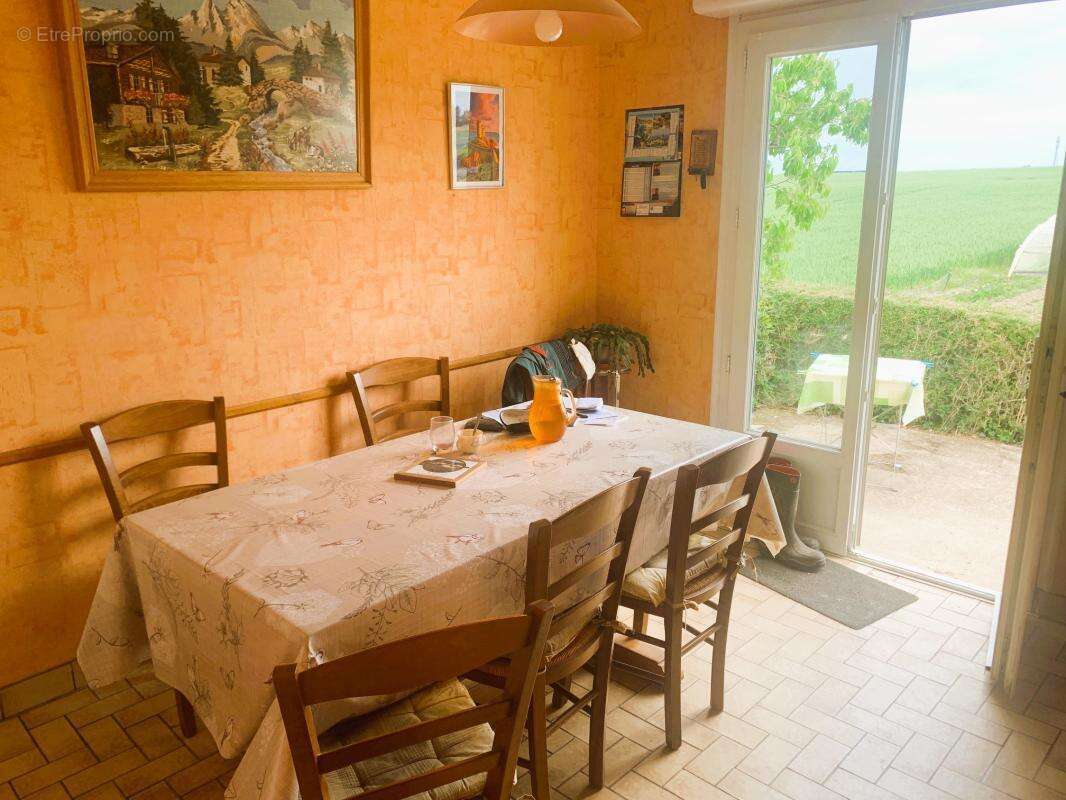 Maison à SAINT-MACAIRE-EN-MAUGES