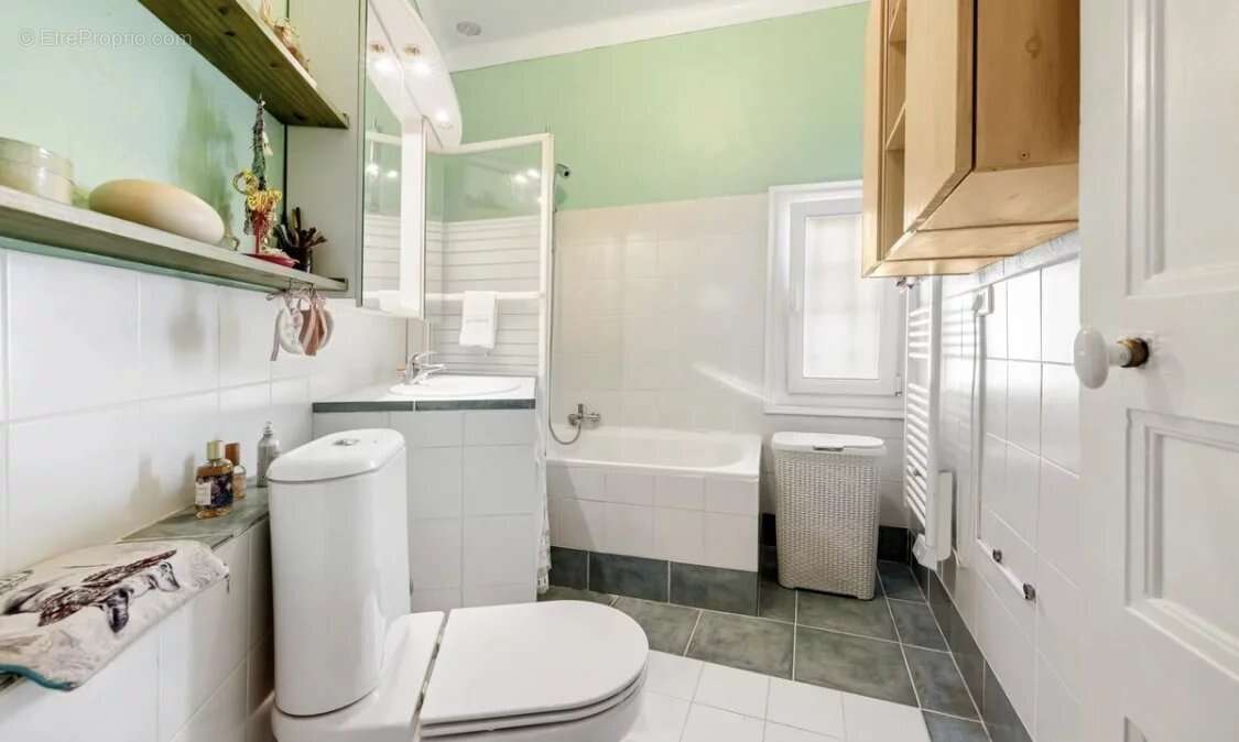 Appartement à CHATEAUNEUF-GRASSE