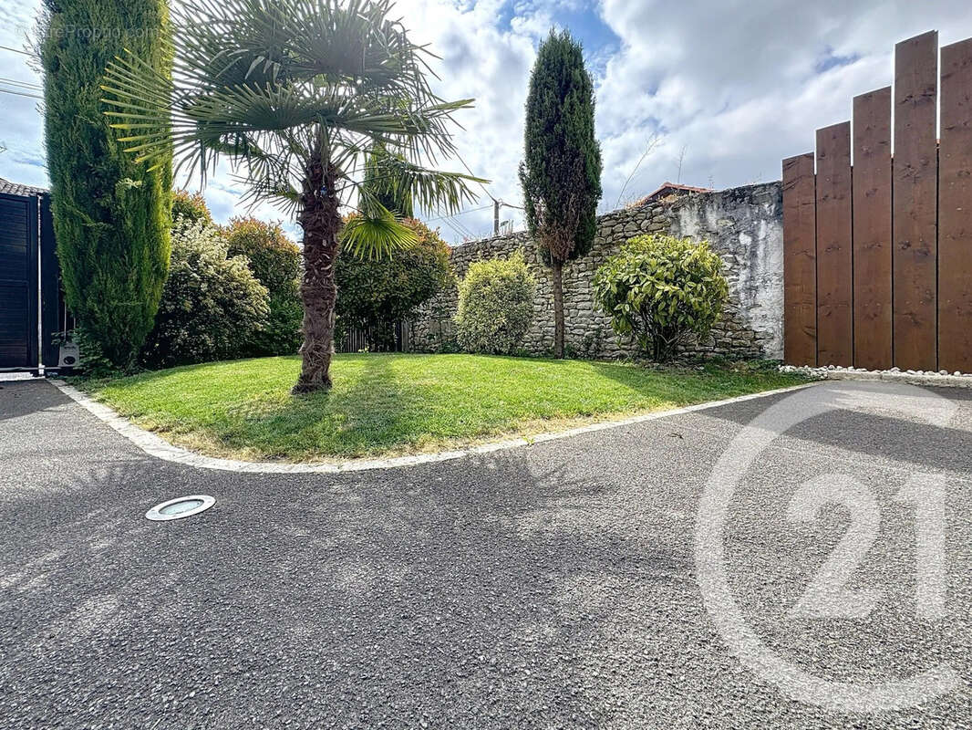 Maison à CHAMPNIERS