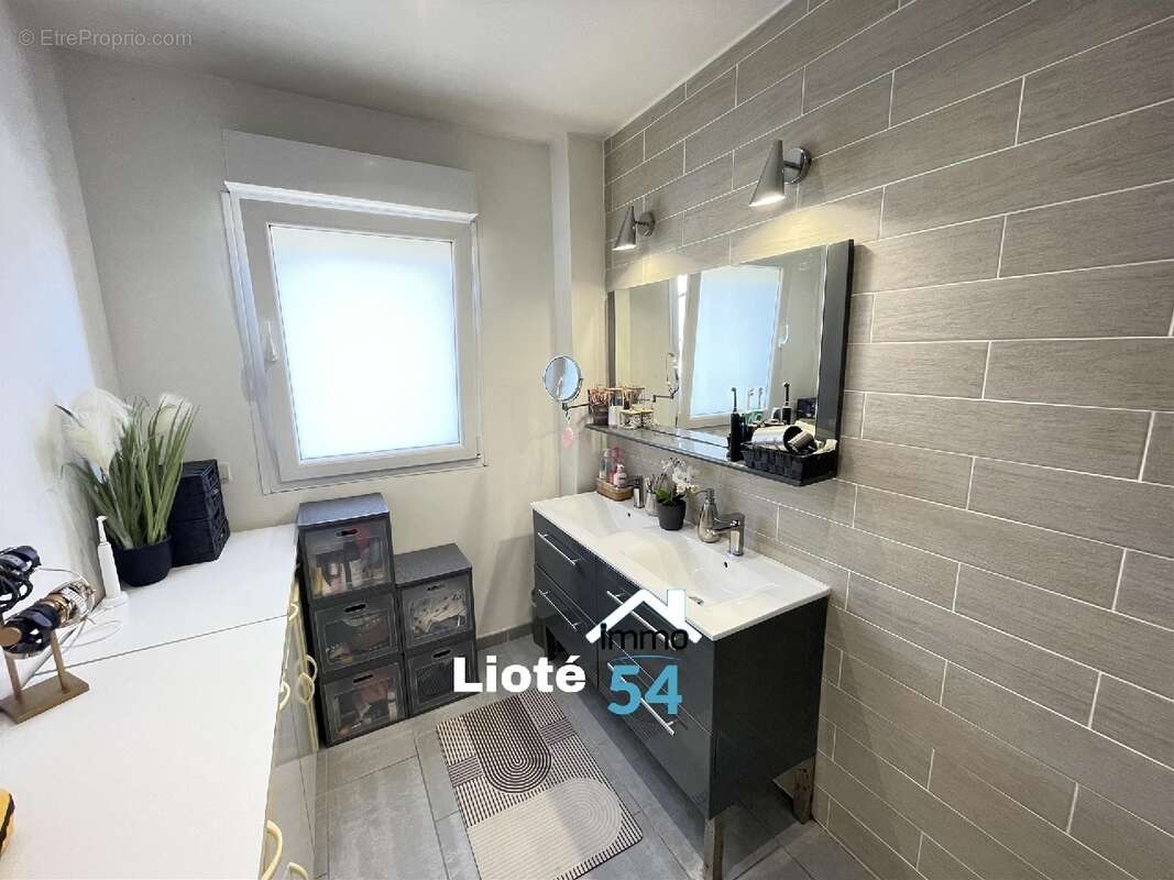 Maison à CREVECHAMPS