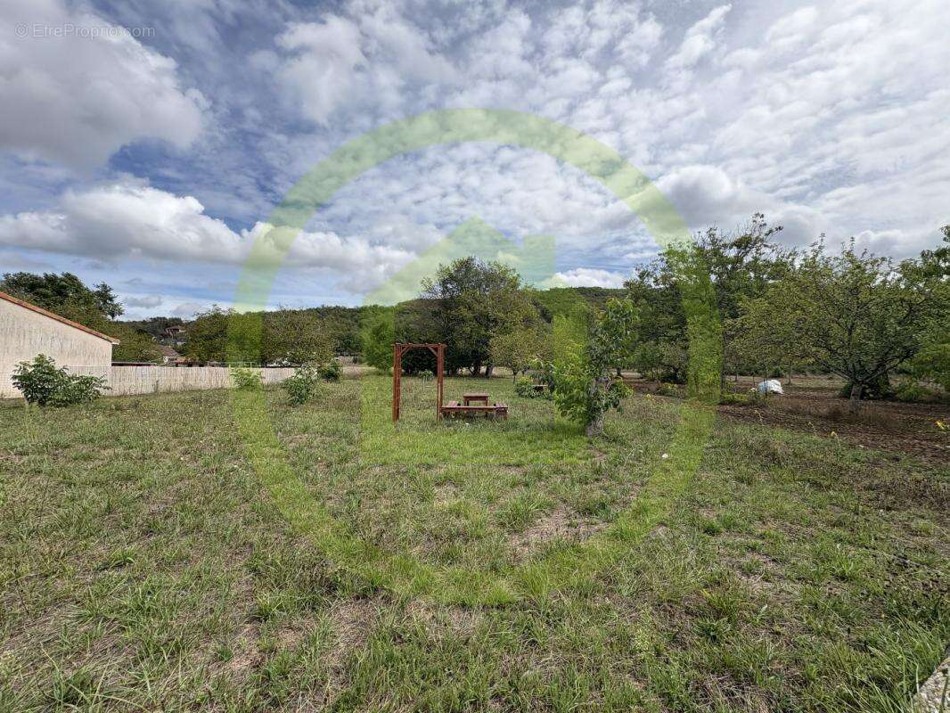 Terrain à CONDAT-SUR-VEZERE