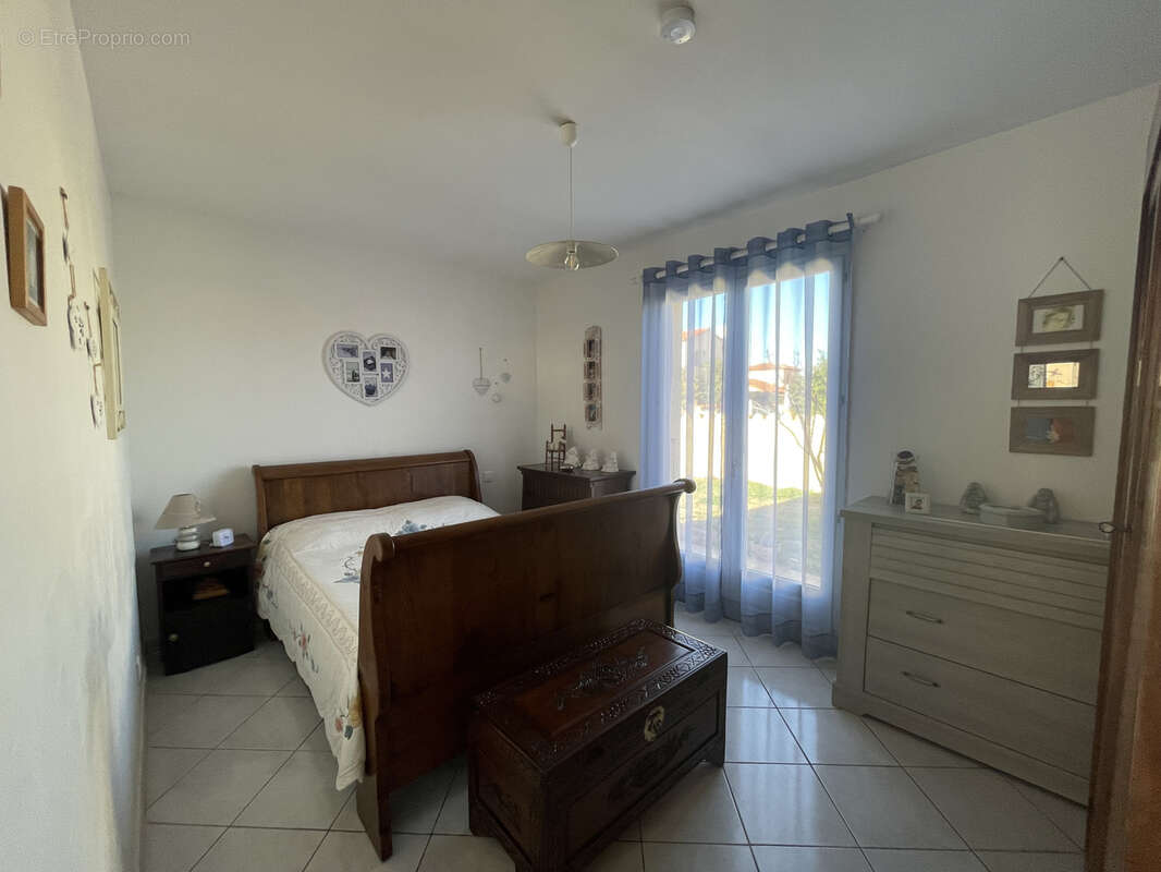 Maison à SAINT-LAURENT-DE-LA-SALANQUE