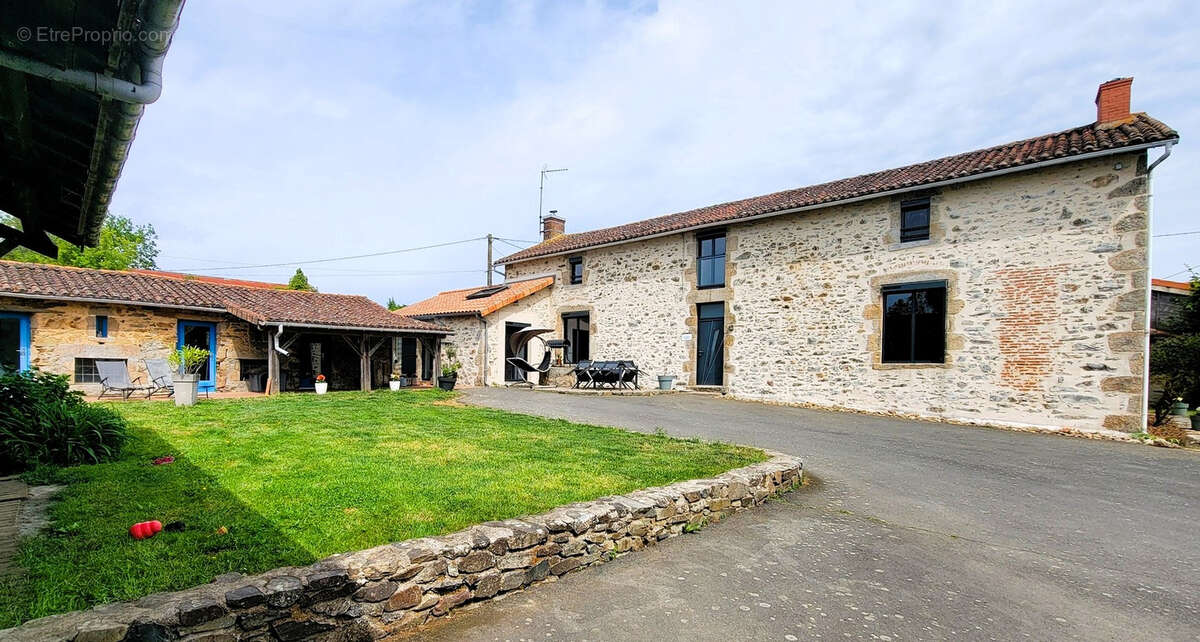 Maison à vendre sur Courlay - Exclu AMP - Baisse de Prix et Frais d'agence réduits ! - photo 3