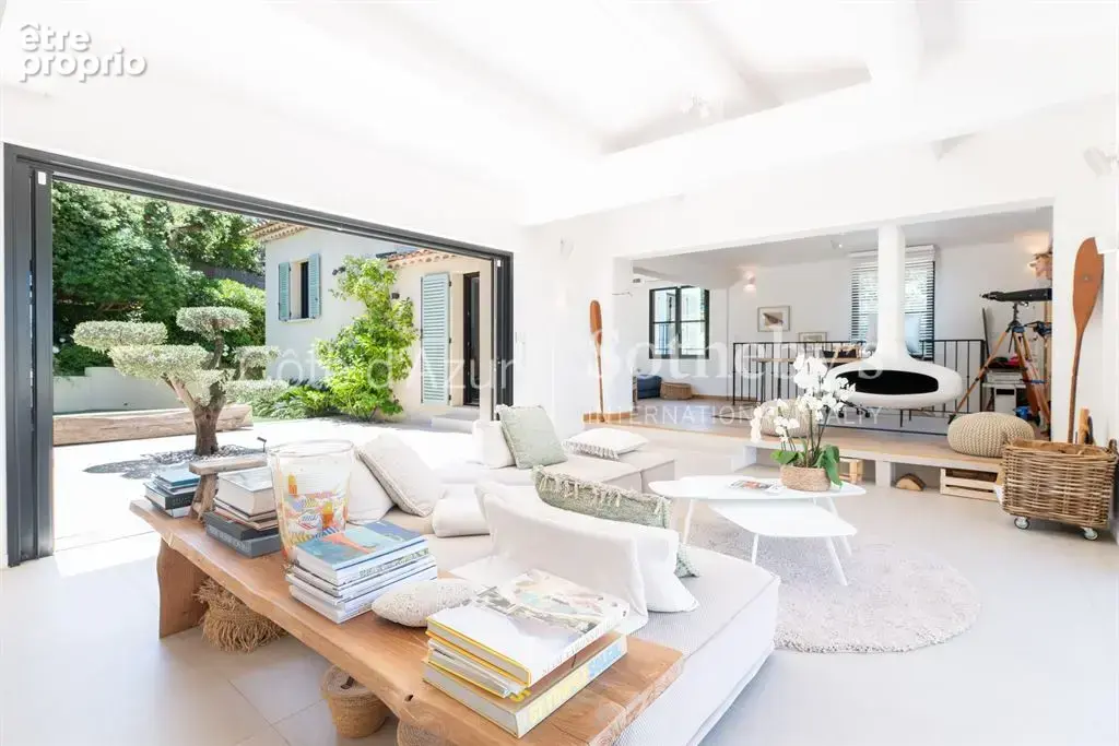 Villa contemporaine avec vue mer à vendre à Gassin, aux portes de Saint-Tropez. - photo 6
