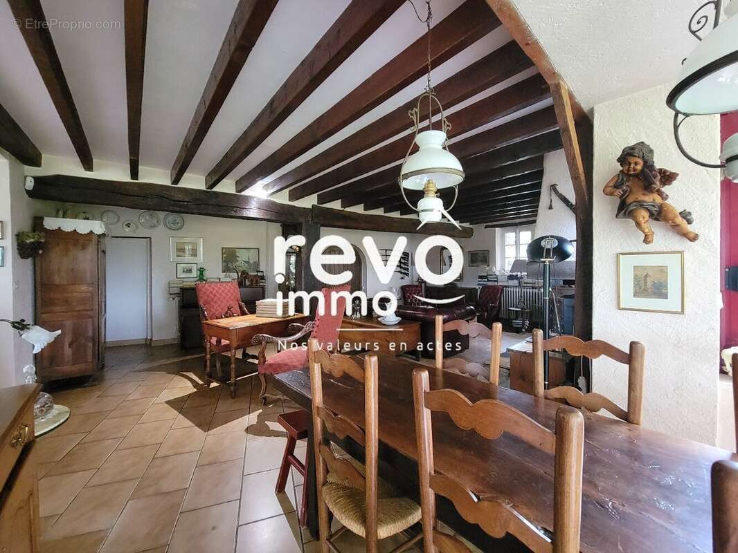 Maison à SAINT-REMY-EN-MAUGES