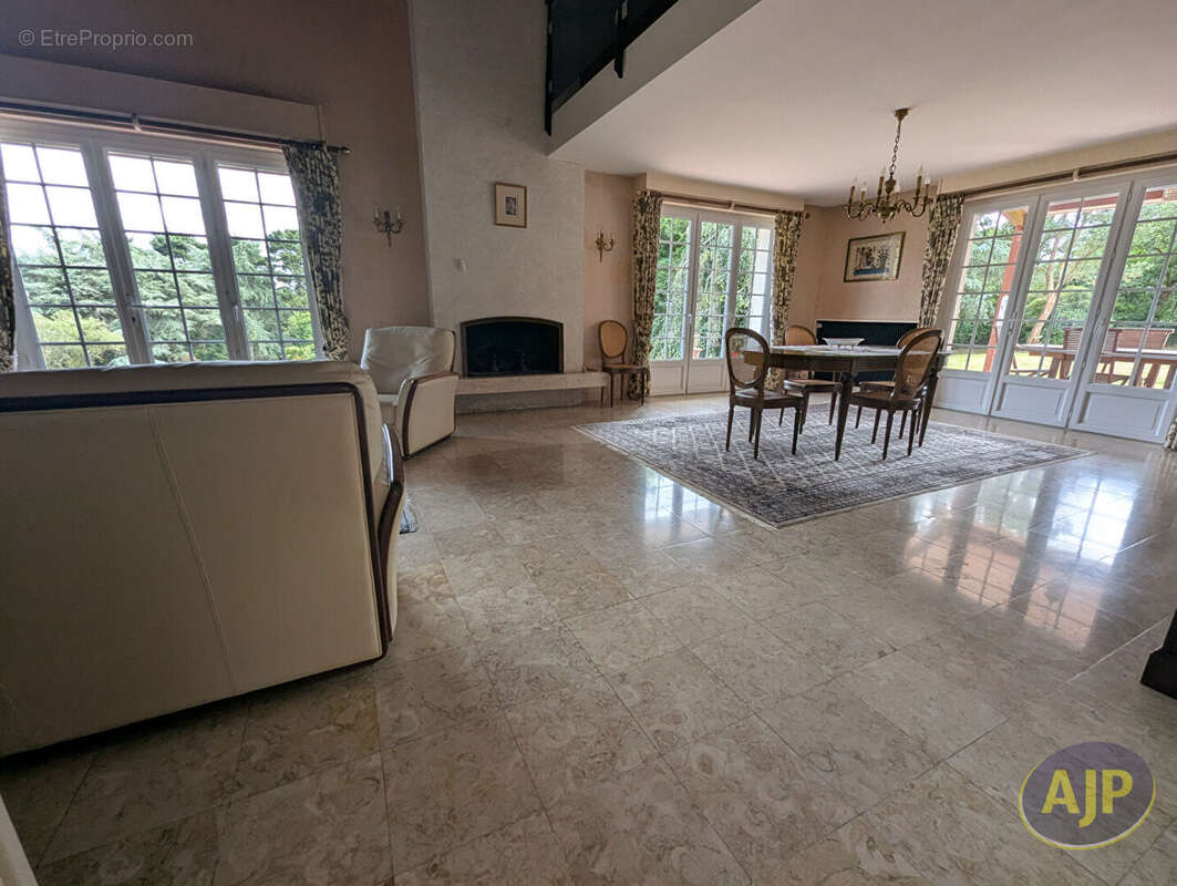 Maison à BOUSSAY