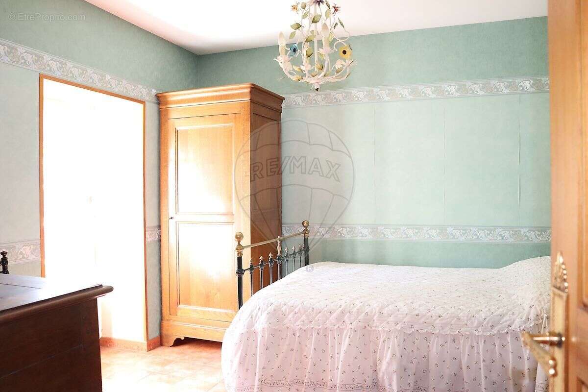 Maison à CORVOL-D'EMBERNARD