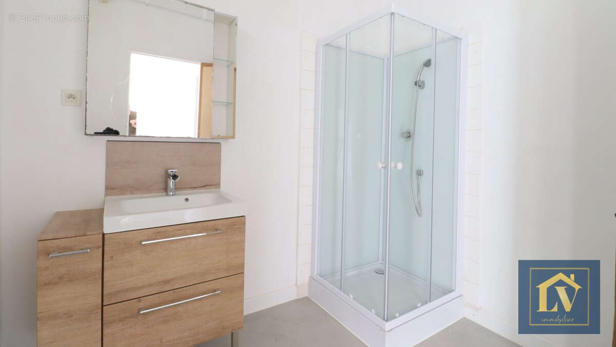 Appartement à PEZILLA-LA-RIVIERE