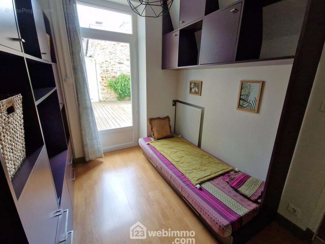 Bureau au rez-de-chausssée avec accès à l'extérieur. - Appartement à LA ROCHE-SUR-YON