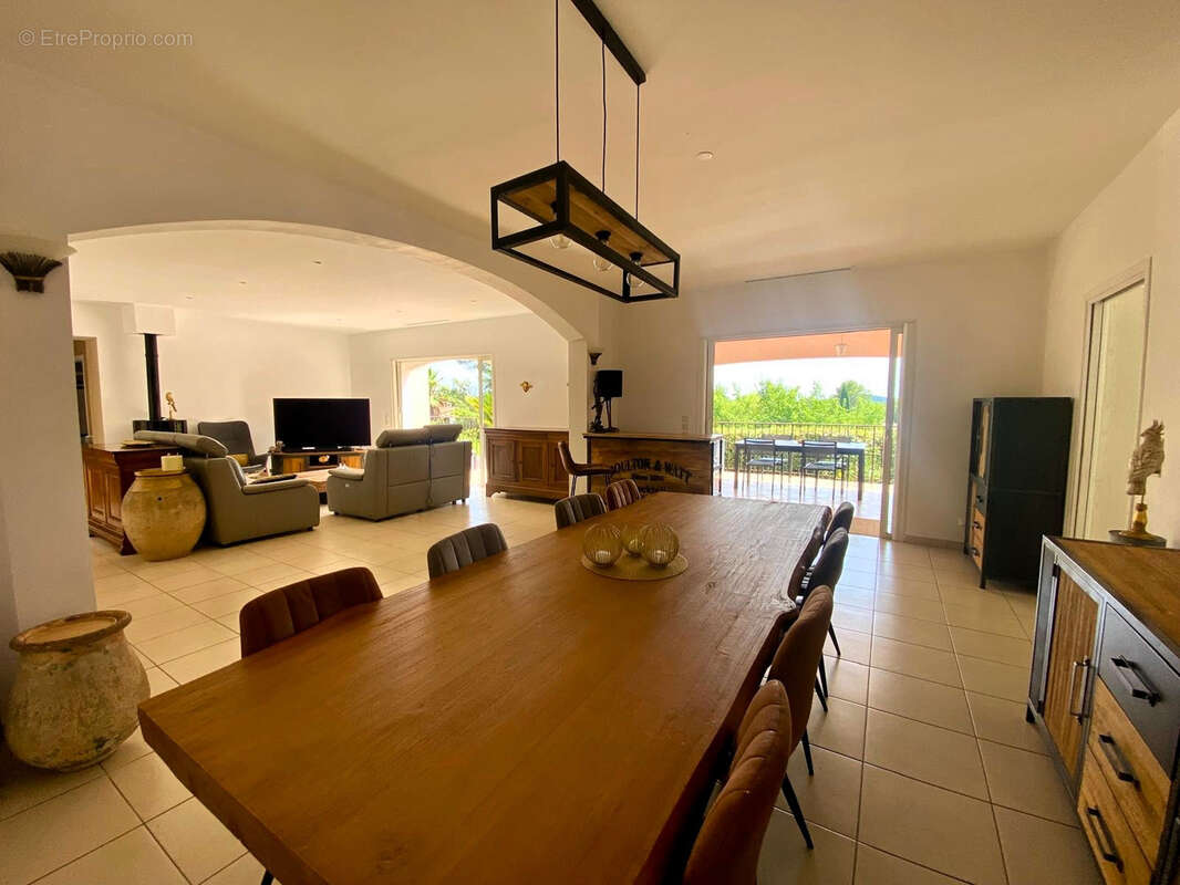 Maison à BAGNOLS-EN-FORET