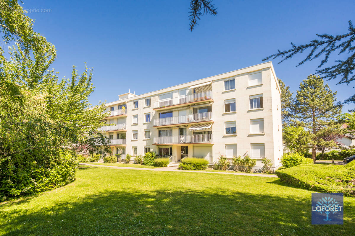 Appartement à LES PAVILLONS-SOUS-BOIS