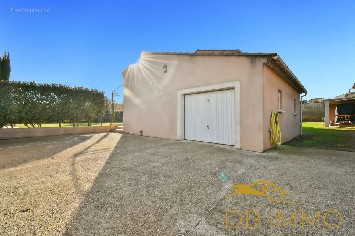 Maison à SAINT-LAURENT-DES-ARBRES