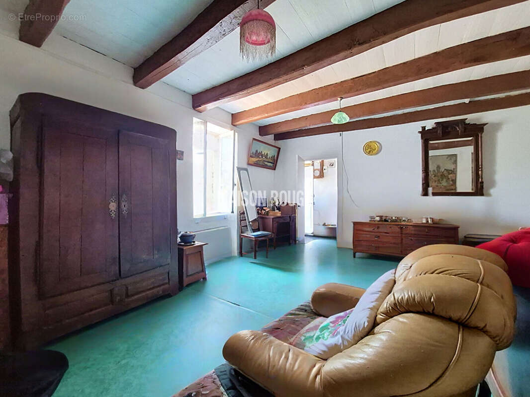 Maison de caractère en pierres à rénover - Jardin, dépendance et aperçus mer - photo 4