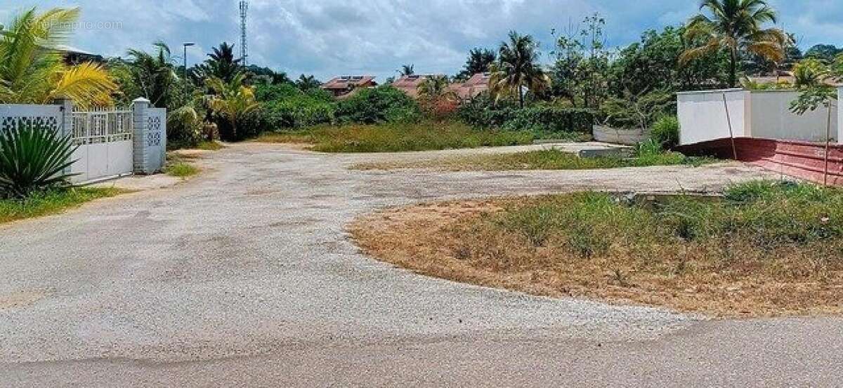 Photo 3 - Terrain à REMIRE-MONTJOLY