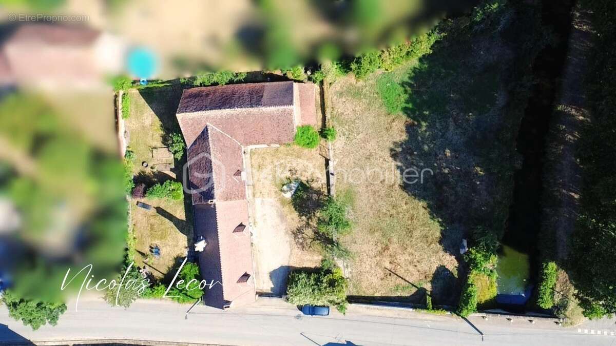 Authentique longère de 170 m² habitables – 4 chambres – Grange – Dépendances – Terrain clos d'environ 2 400 m² - photo 2