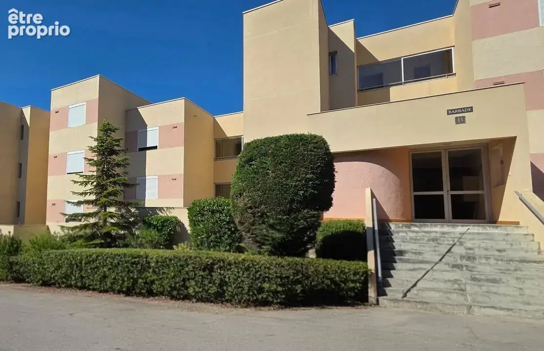 LA CIOTAT-A VENDRE-STUDIO-1 CHAMBRE-CALME-PROCHE COMMERCES