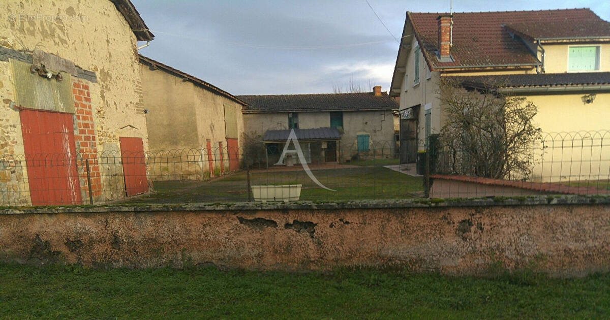 Maison à SAINT-PRIEST-BRAMEFANT