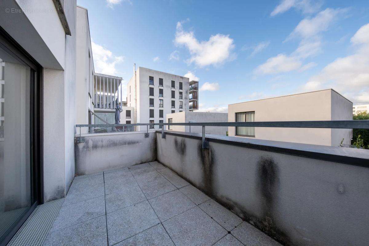 Appartement à BEAUZELLE