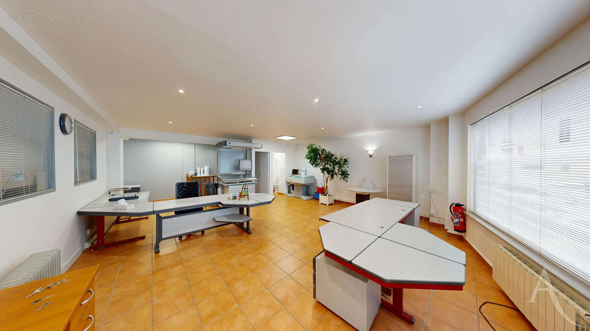 Commerce à MONTREUIL