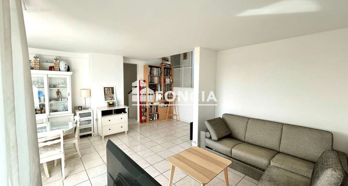 Appartement à FRESNES