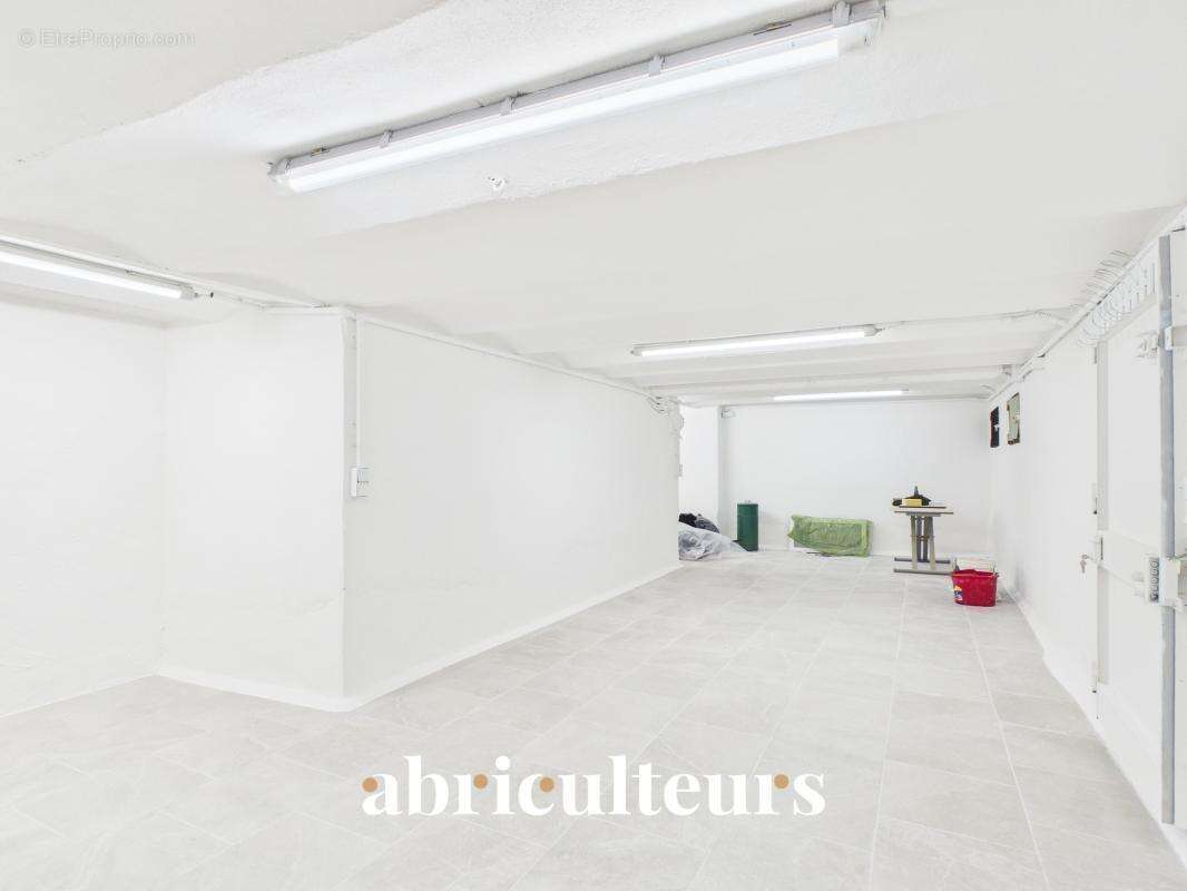 Local professionnel rénové 40 m² avec parking privé en vente au Quartier Libération à Nice  (06000) - photo 2